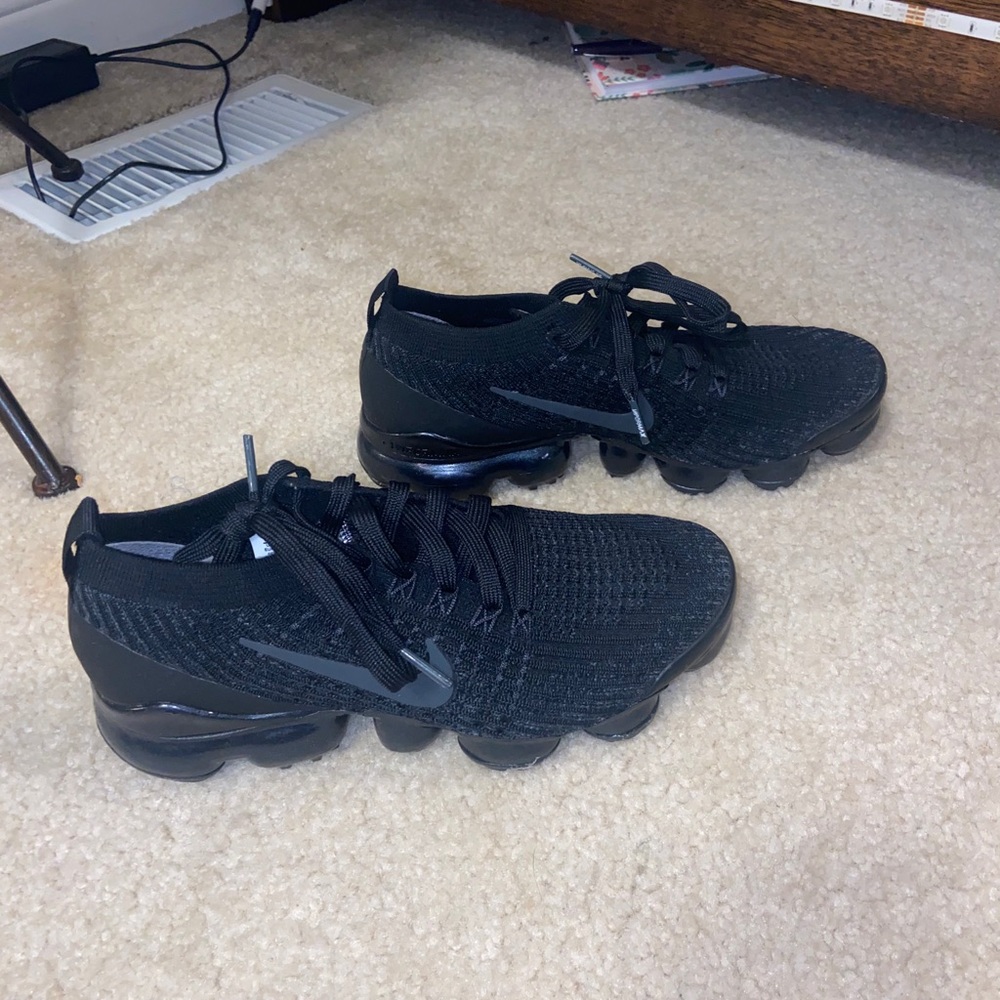 Black Nike vapor max shoes
